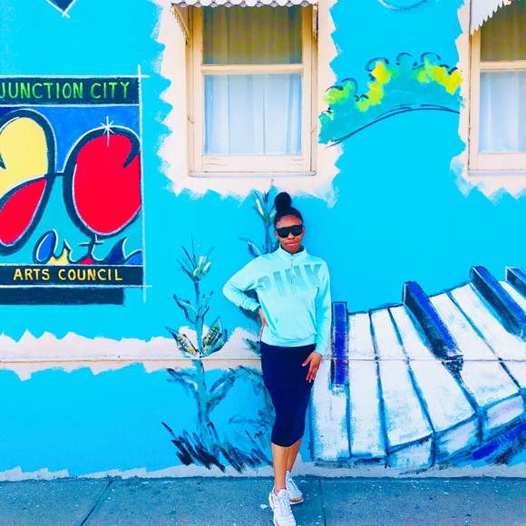 Meet your Posher, Kelly - Picture 5 of 6